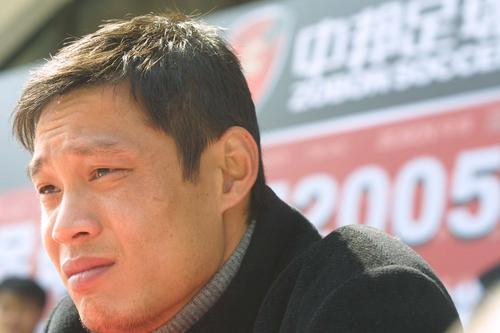 另外四人对后面的情况一无所知，四人分成两队，开始挨个搜寻起二楼的房间。